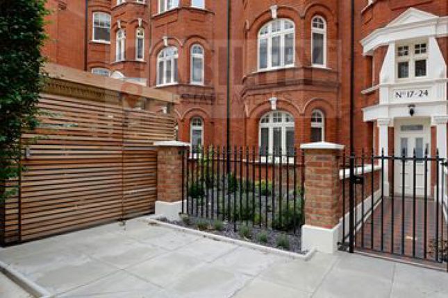 Flat to rent in King Street, London