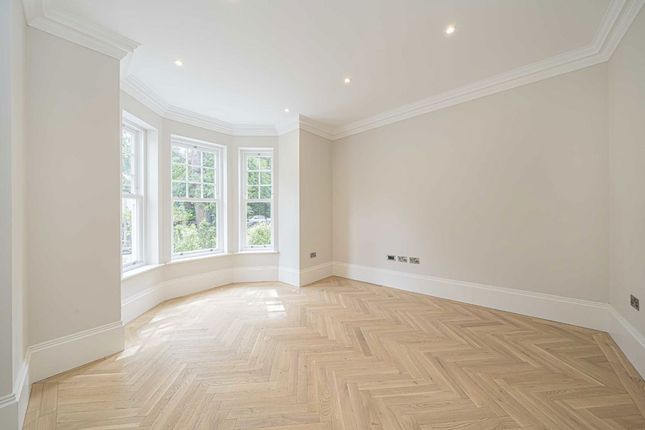 2, Oak Mount Place, Weybridge photo 3