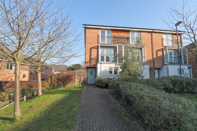 15, Hanno Close, Wallington photo 2