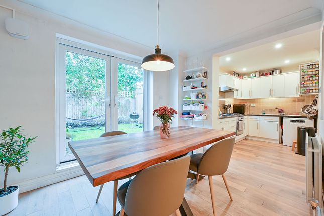 Cedar Grove, Ealing photo 3