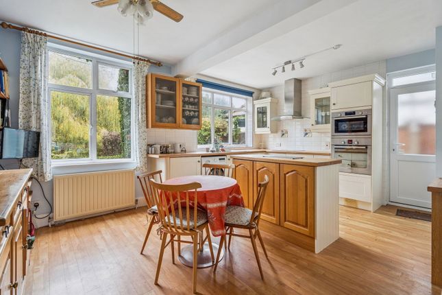 60, Barrow Point Avenue, Pinner photo 3