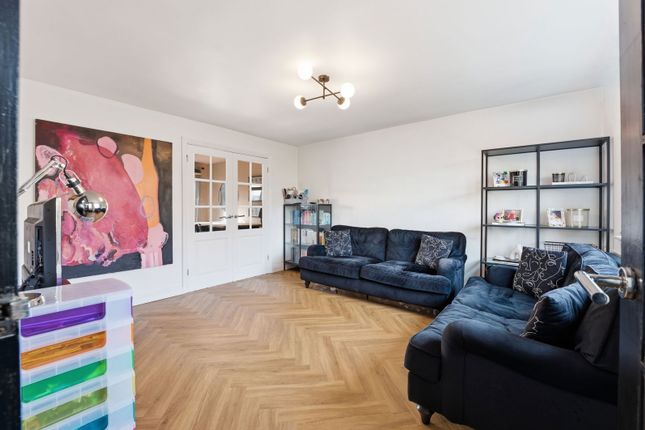 27, Graveney Gardens, Nottingham photo 2