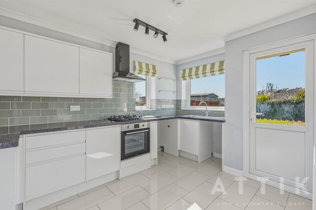 105, Bedingfield Crescent, Halesworth photo 3