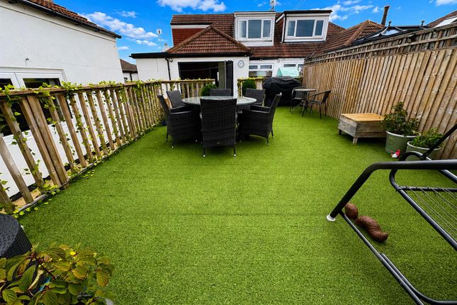 244, Leaventhorpe Lane, Bradford photo 4