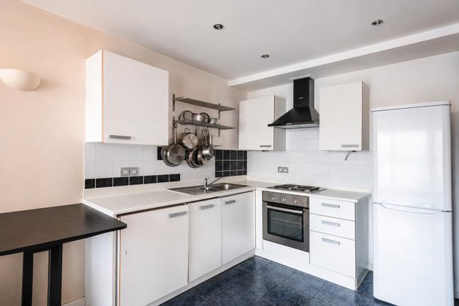 Flat 2, 52 Florida Street, Bethnal Green photo 4