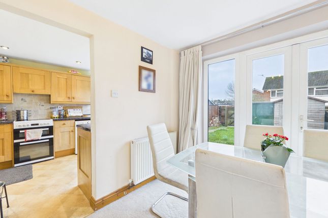 51 Test Road, Lancing photo 4