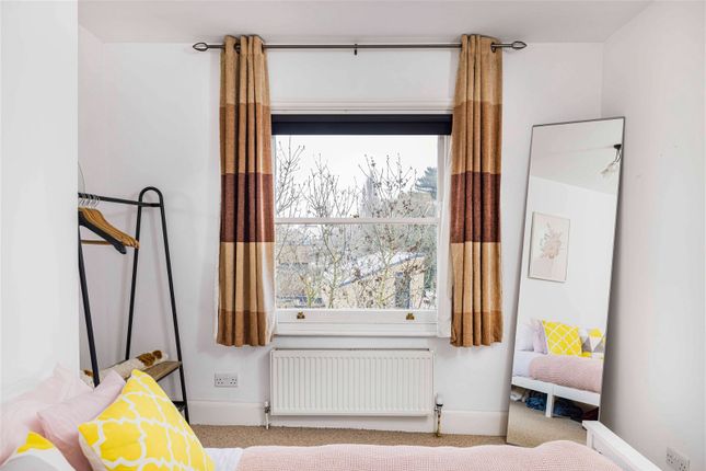 Flat for sale in Lordship Lane, East Dulwich, London