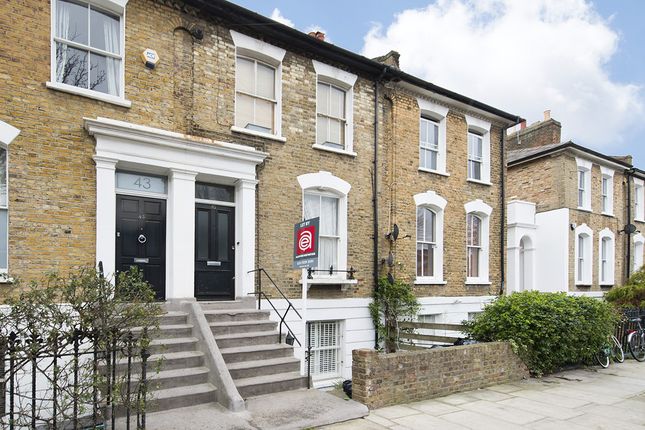 Flat for sale in Queen Margarets Grove, London