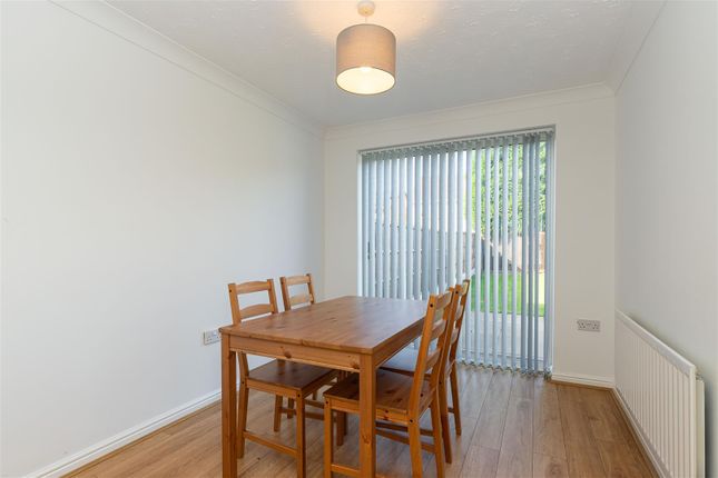 Lakeside Close, Stoke-On-Trent photo 4