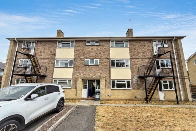 2-bed flat on Flat 14 Linden Close, Calne, £70,000