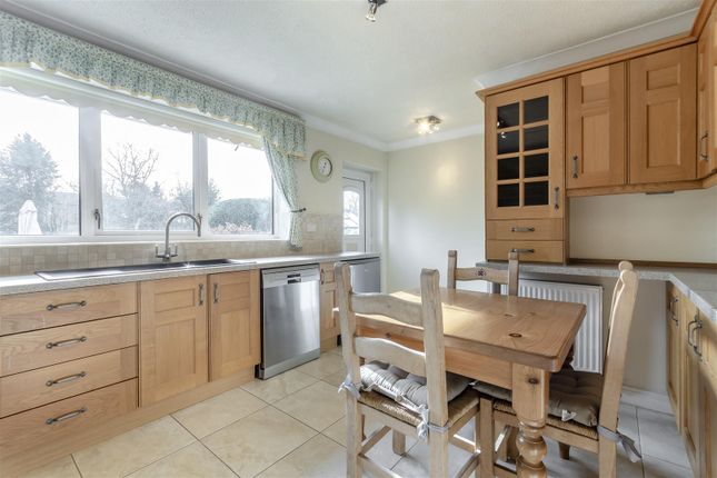 6, Chatsworth Close, Mansfield photo 3