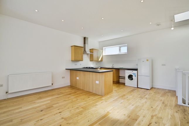 3D,, Steele Road, London photo 4