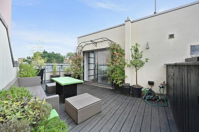 Rctec- Flat 14, 141-153 Drummond Street- Terrace 4