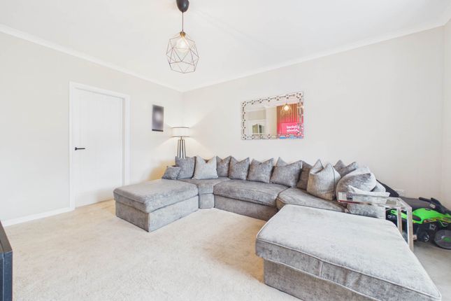 52, Hillhead Crescent, Motherwell photo 4