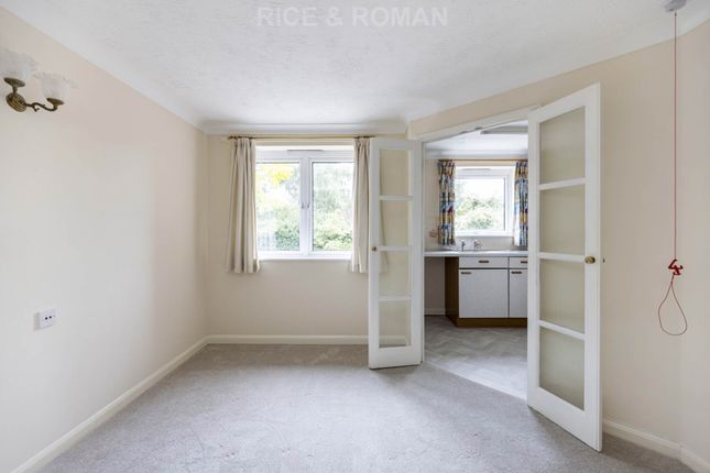 33 Royston Court, Manor Road North, Esher photo 3