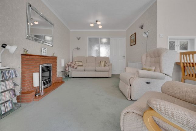 15, Ross Drive, Kingswinford photo 3