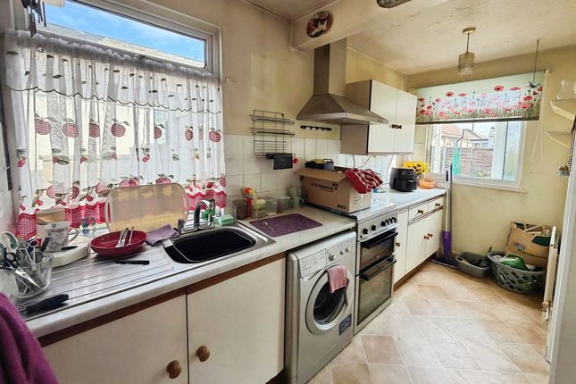 4, Lavender Walk, Clacton-On-Sea photo 5