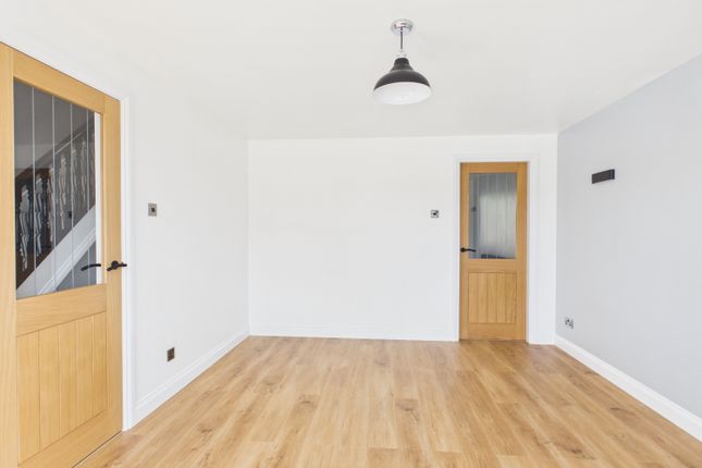 28, Harold Avenue, Dukinfield photo 4