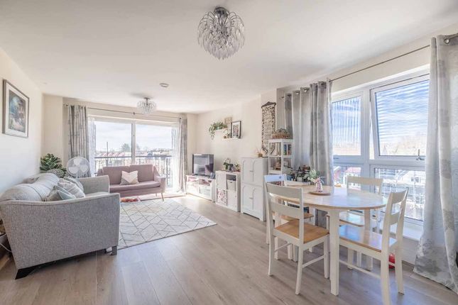 2-bed flat on Trevenna, Windsor Road, Slough, £300,000