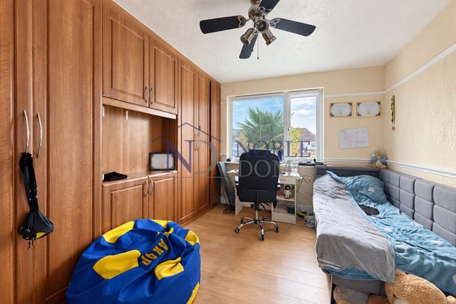 133 Heath Road, Hounslow photo 5