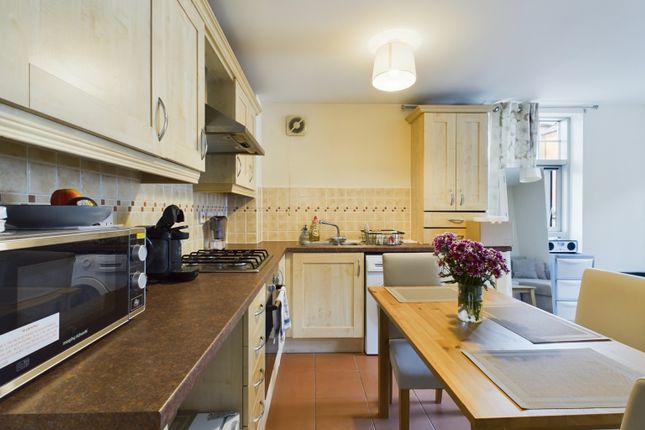 53, Caxton Court, Burton-On-Trent photo 4