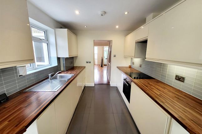 25, Gordon Terrace, Rochester photo 3
