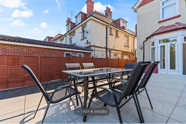 Yew Tree Road, Slough photo 4