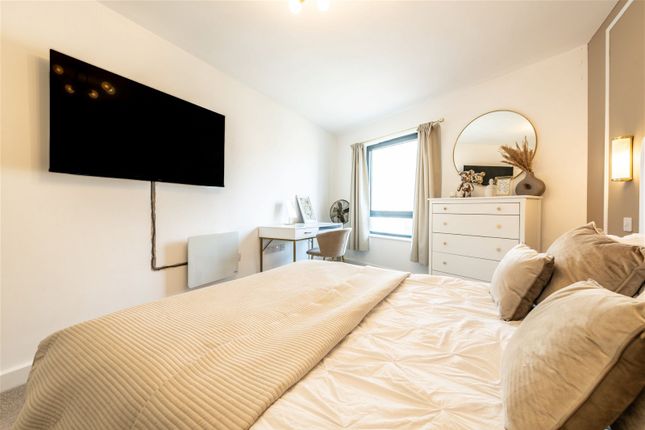 Flat to rent in Royal Crescent Apartments, 1 Royal Crescent Road, Southampton