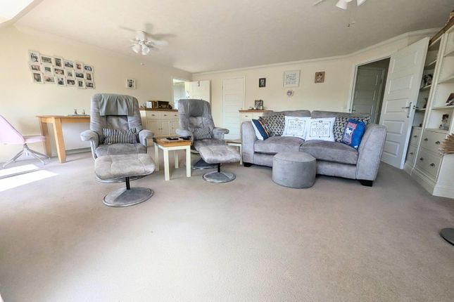 46 Simmonds Lodge, 93, Havant Road, Portsmouth photo 3