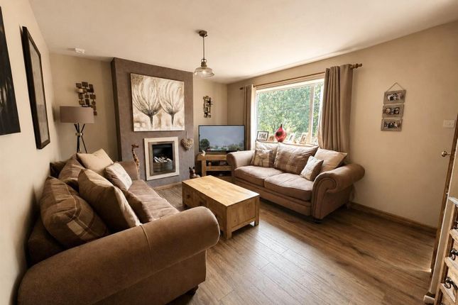 13, Woodhall Crescent, Halifax photo 4