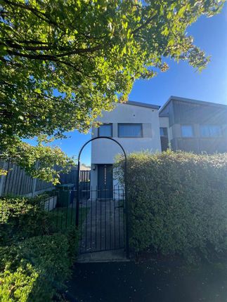 10 Elliot Rd External .Jpg