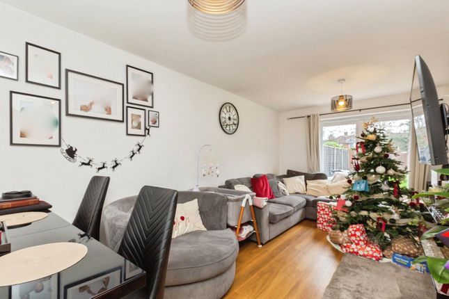 111, Priory Crescent, Buckinghamshire photo 4
