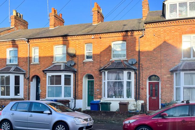 Terraced house for sale in Gibbs Road, Banbury