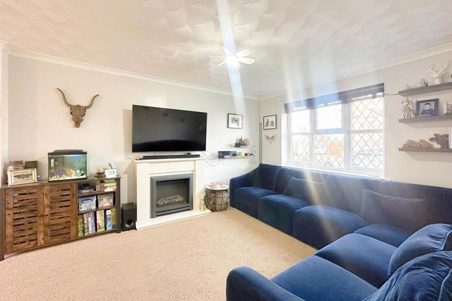 5, Martlet Close, Melksham photo 3