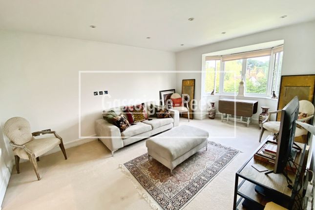 8, Dorking photo 2