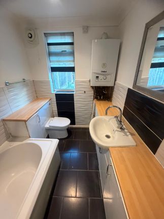 16, Averley Road, Romford photo 5