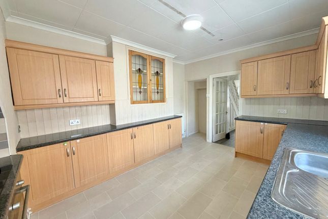 8, Whitley Road, Swansea photo 5