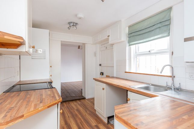 4 Lawrence Cottages, Gillingham photo 2