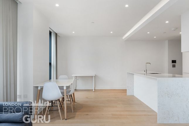 Flat for sale in South Quay Plaza, London