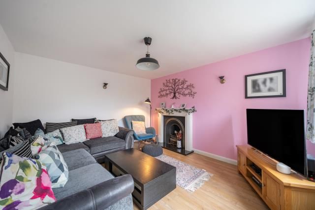 1, Fennel Close, Swindon photo 2