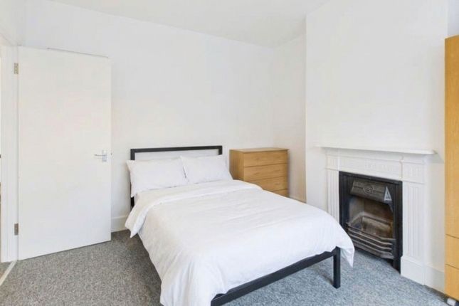 30 Brading Road, Brighton photo 3