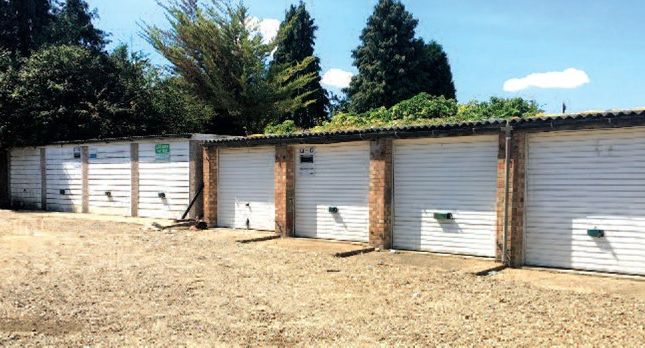 Commercial property to let in Garages For Rent, Luton, Bedfordshire