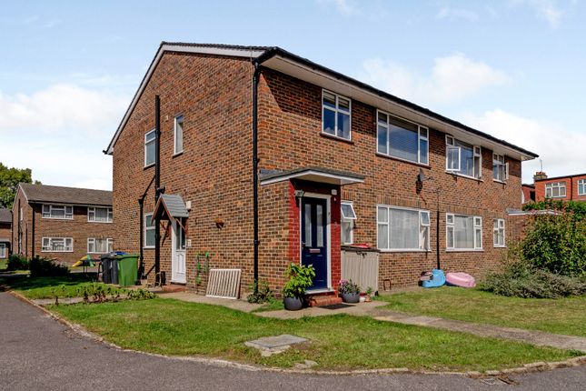 Maisonette to rent in Rushey Close, New Malden