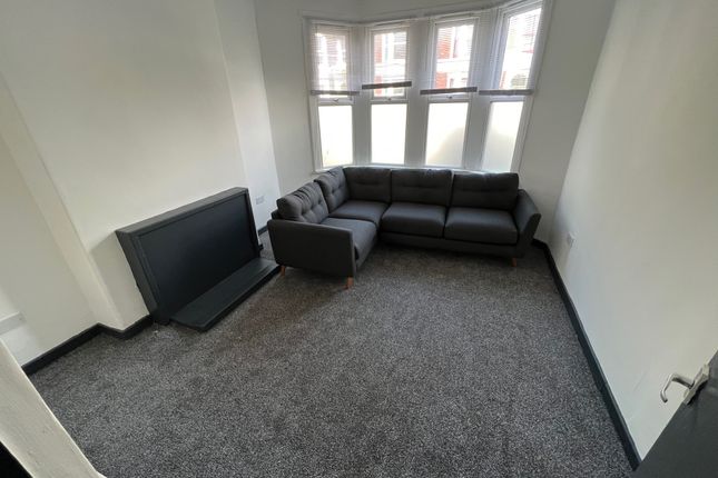 Flat to rent in Claude Place, Roath, Cardiff CF24