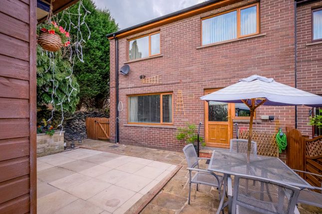 End terrace house for sale in Roundway, Honley