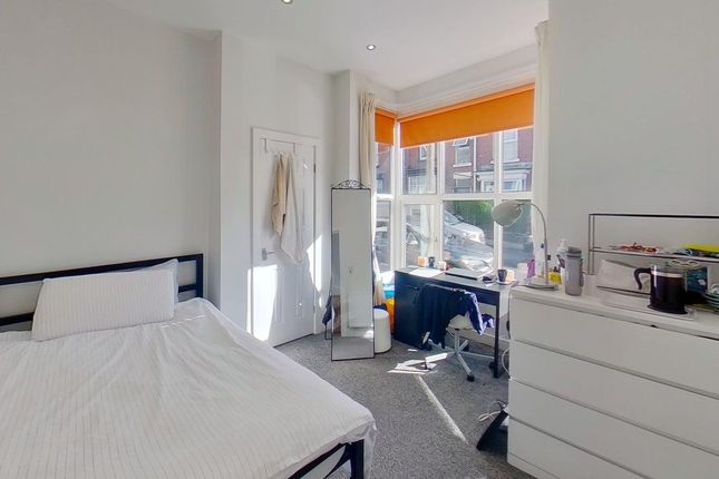 22 Norwood Place, Leeds photo 4