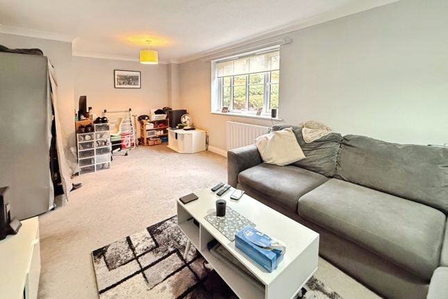 Aynsley Gardens, HARLOW photo 2