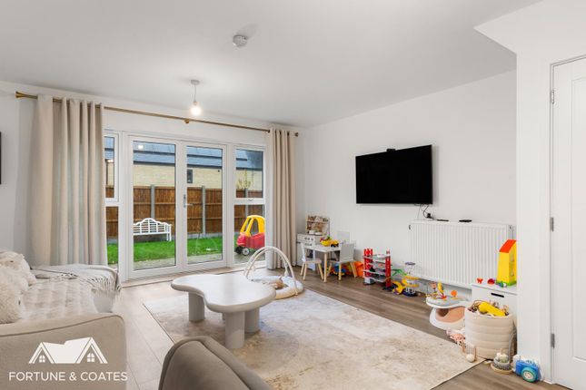 6, Calm Lane, Harlow photo 3