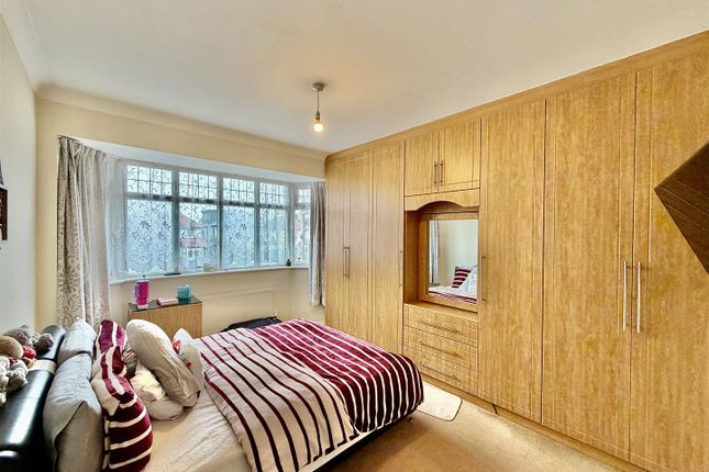 26, Craneswater Park, Norwood Green photo 4
