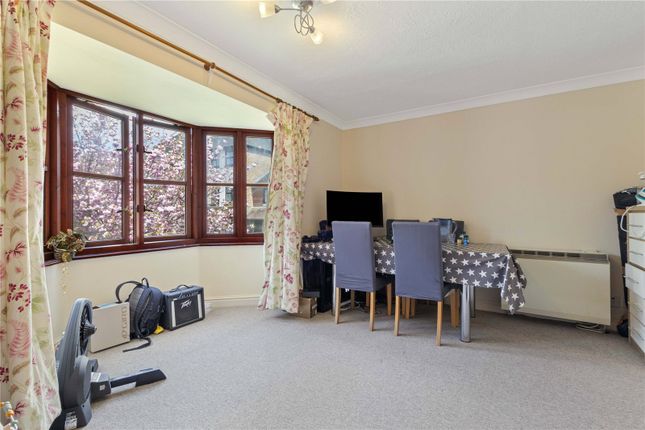 Flat for sale in Woodlands Lane, Chichester, West Sussex